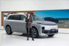 AI试妆功能能够让颜形态下测验考试分歧气概妆容